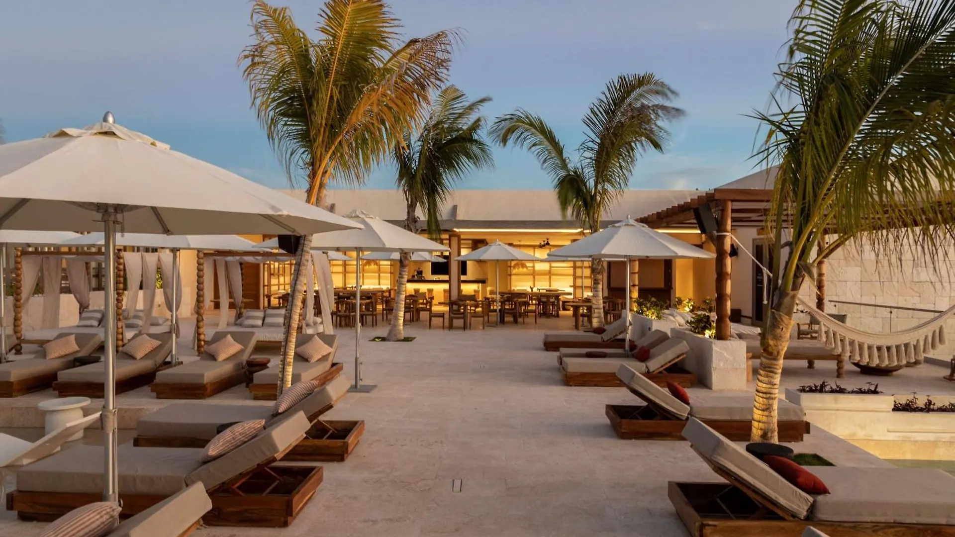 Hotel Motto By Hilton Tulum 4*,